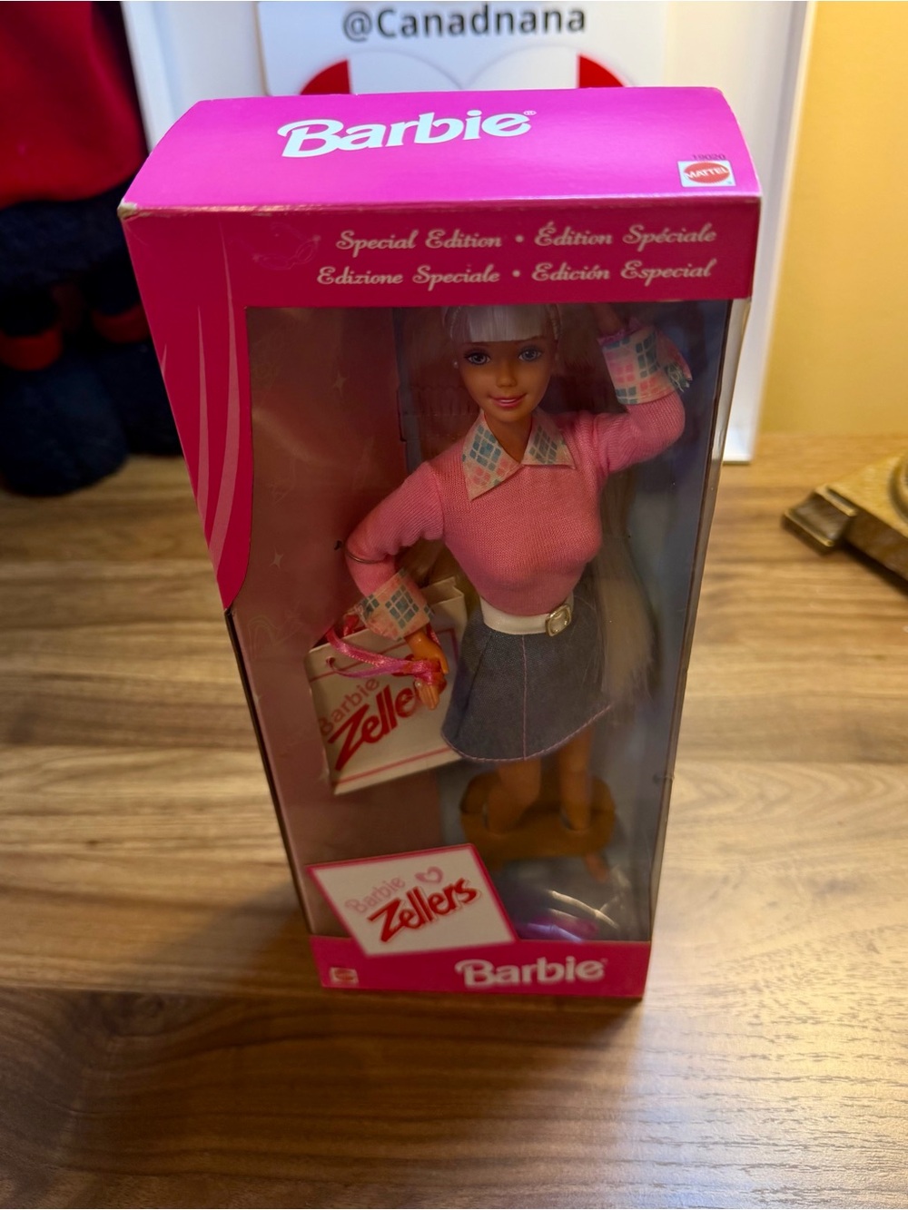 Vintage Hudson's Bay Company 'Zellers' store Barbie doll NIB - Picture 2 of 8